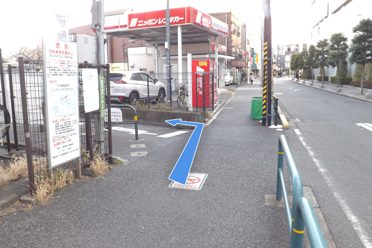 数メートルお進みいただき、こちらを左折