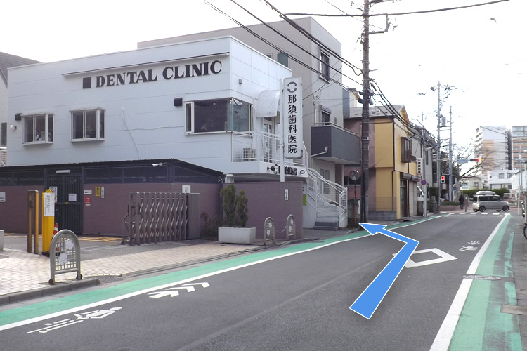 左手に当院が見えてまいります